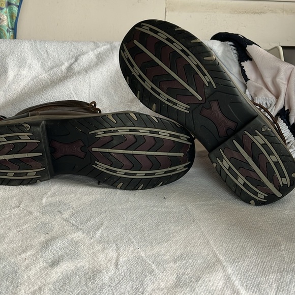 Ariat Terrain Waterproof boot mens size 12 D - Picture 2 of 5